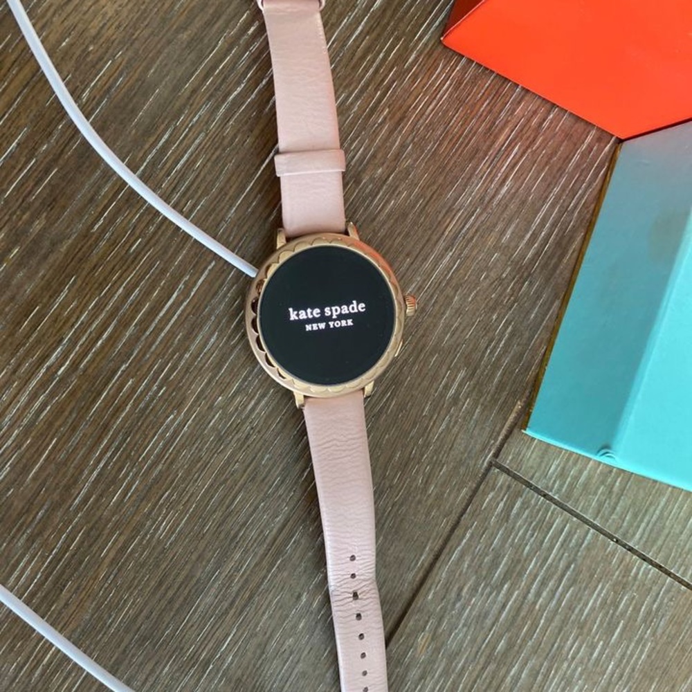 Kate Spade smart watch - Picture 1 of 3